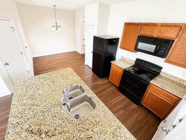 Building Photo - 3105 B Ochiltree Dr