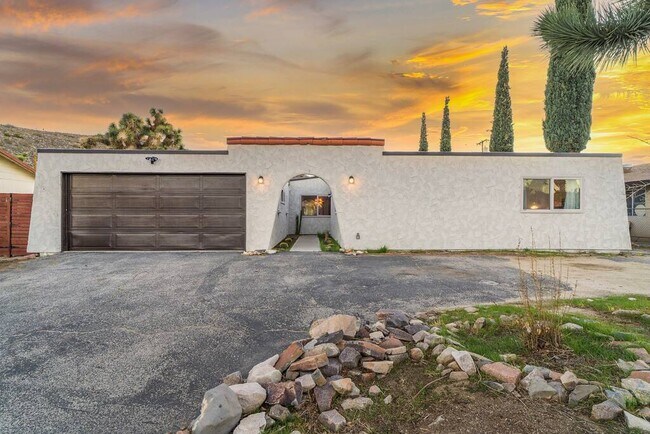 Building Photo - 57405 Navajo Trl