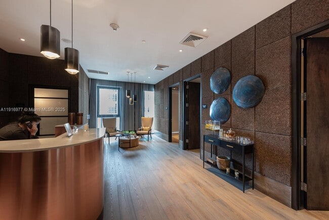 Building Photo - 121 NE 34th St