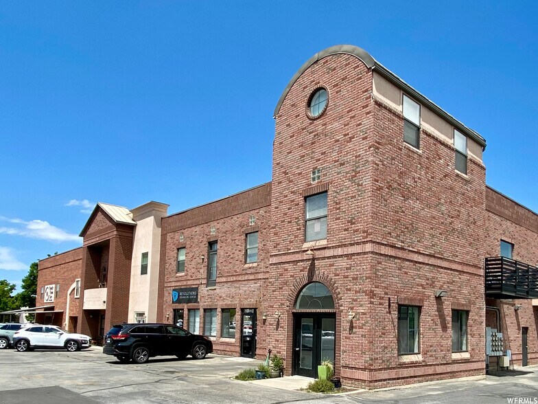 Building Photo - 70 N Main St