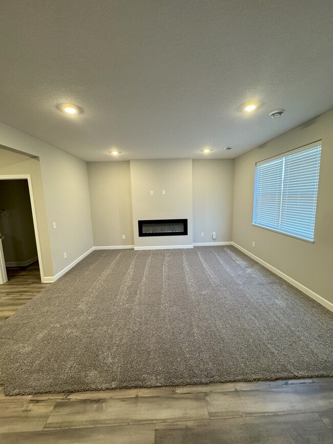 Building Photo - 10692 Burnt Rock Rd