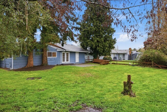 Building Photo - 3 BD | 2 BA Home with Great Backyard & Fireplace