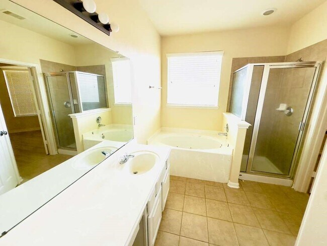 Building Photo - 1919 Spring Cliff Court