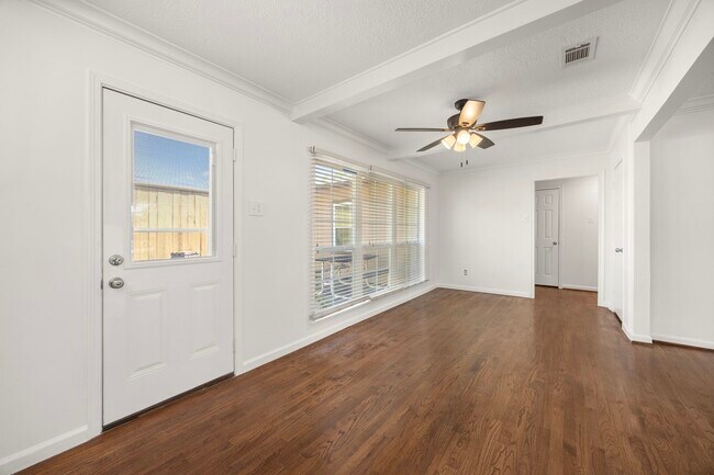 Building Photo - 1726 Wycliffe Dr