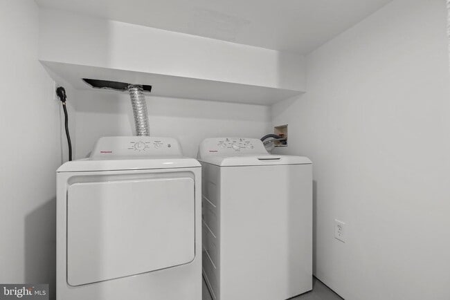 Building Photo - 1213 Washington Blvd