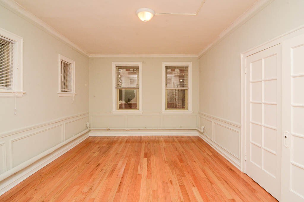 Building Photo - 545 W Surf St