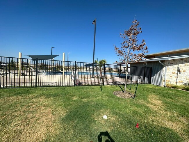 Building Photo - 519 Vantage Dr