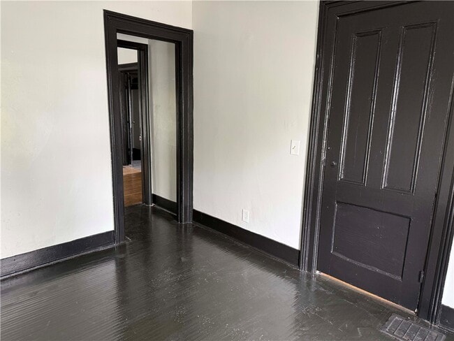 Building Photo - 865-869-869 Clifford Ave