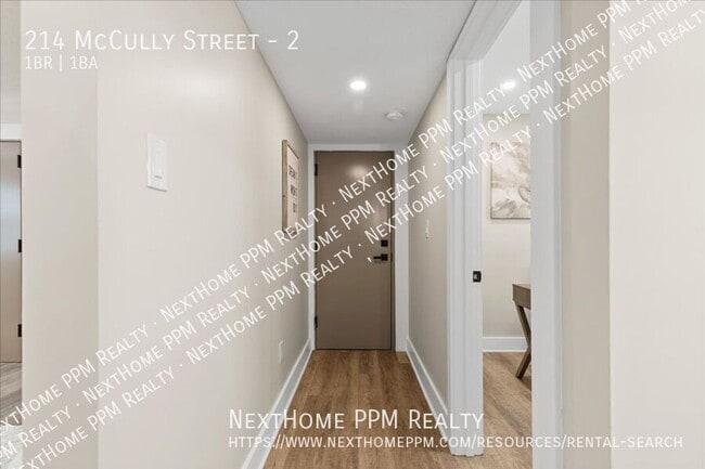 Building Photo - 214 McCully St