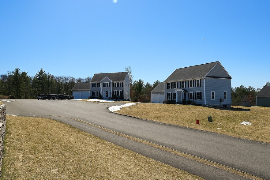 Building Photo - 6 Pepperbush Court