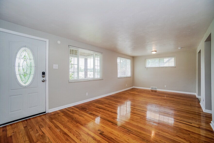 Building Photo - 521 California Ave