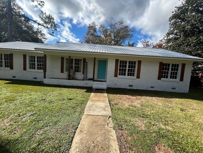Primary Photo - 1728 Lynwood Ln