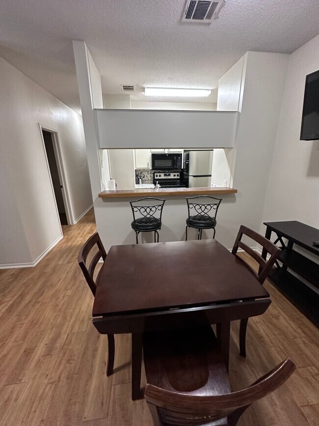 Dining area/kitchen - 2905 Swisher St