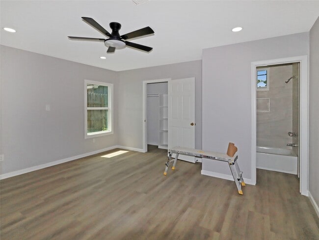 Building Photo - 8711 Shadow Crest St