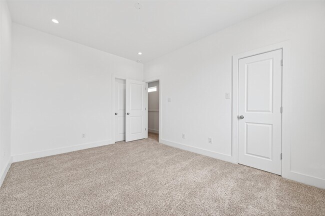 Building Photo - 5841 Dolores St