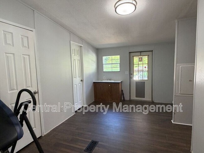 Building Photo - 167 Enon Church Rd