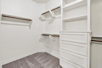 Building Photo - 2214 Cuarzo Dr