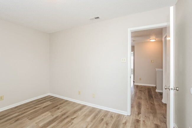 Building Photo - 8840 Hosta Way