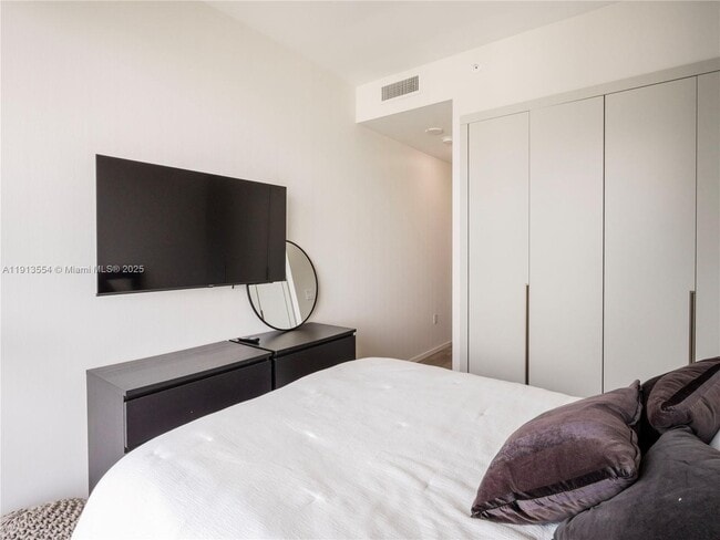 Building Photo - 801 S Miami Ave