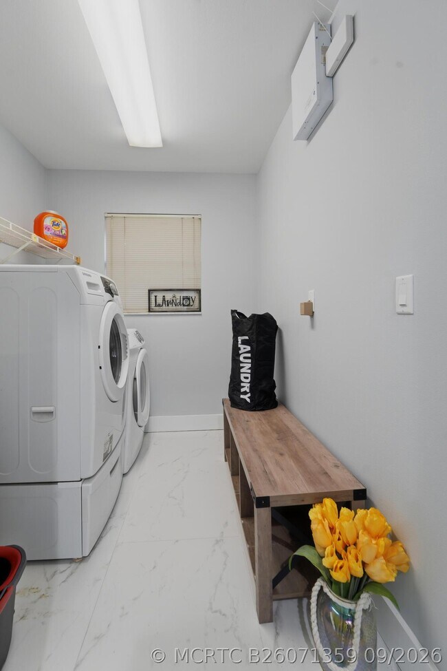 Building Photo - 606 Juniper Pl