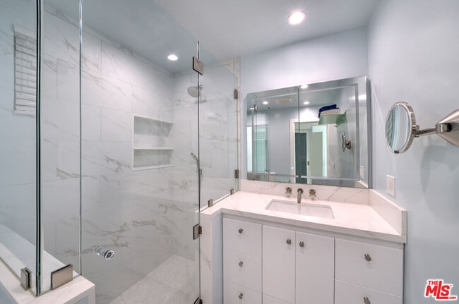 Building Photo - 6000 Philip Ave