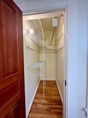 Building Photo - Charming 1-Bedroom Apartment in Desirable ...