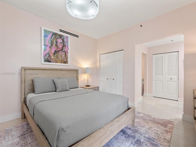 Building Photo - 2425 Fisher Island Dr