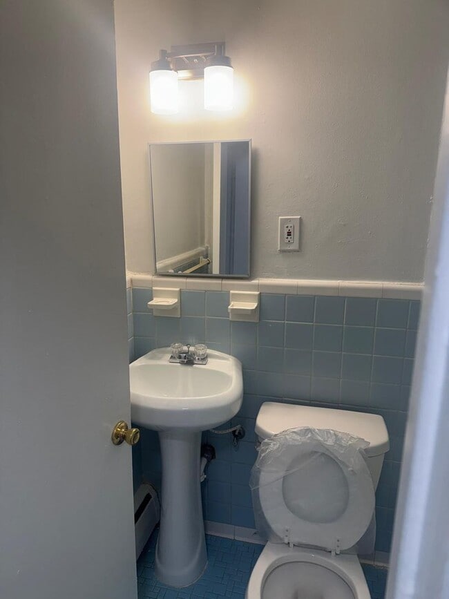 Interior Photo - 1111 D ST NE