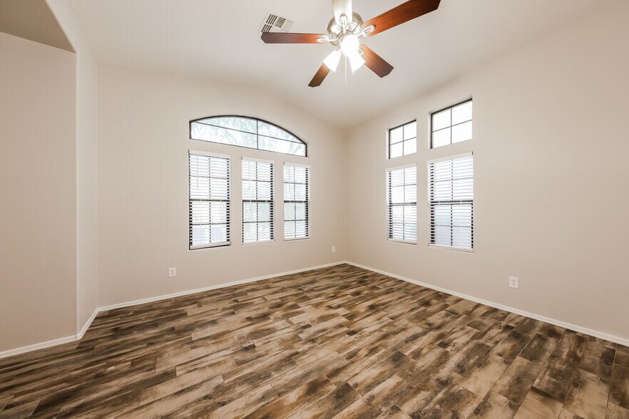 Building Photo - 2362 W Sleepy Ranch Rd