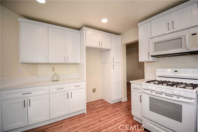 Building Photo - 554 Pointe Vista Ct