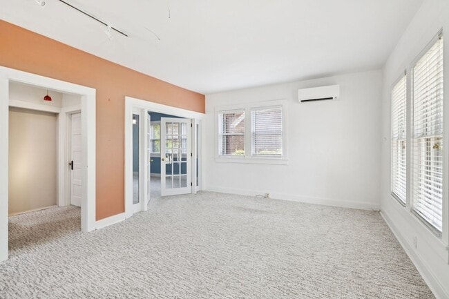 Building Photo - 1604 17th Ave S