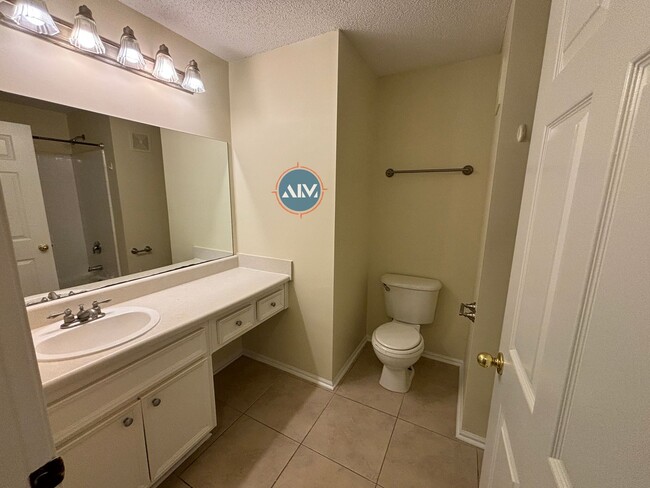 Building Photo - Beautiful 3-Bedroom Villa in Charming Wood...