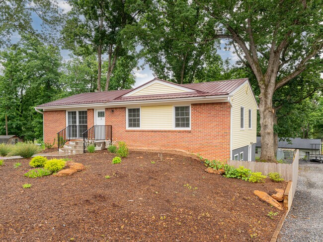 Building Photo - 3 Southwicke Ct