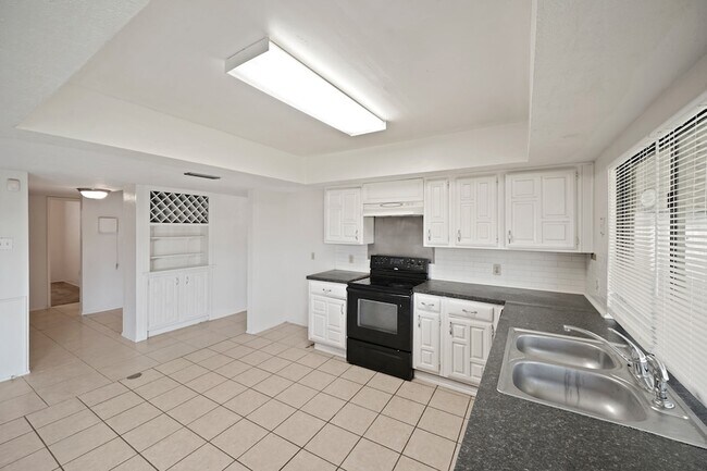 Building Photo - 15822 Danford Dr