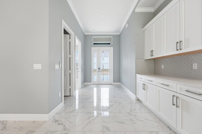 Building Photo - 6391 High Pointe Cir