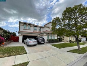 Building Photo - 2649 Torrey Pines Dr