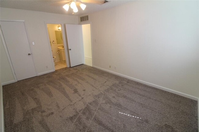 Building Photo - 11705 Cherokee St