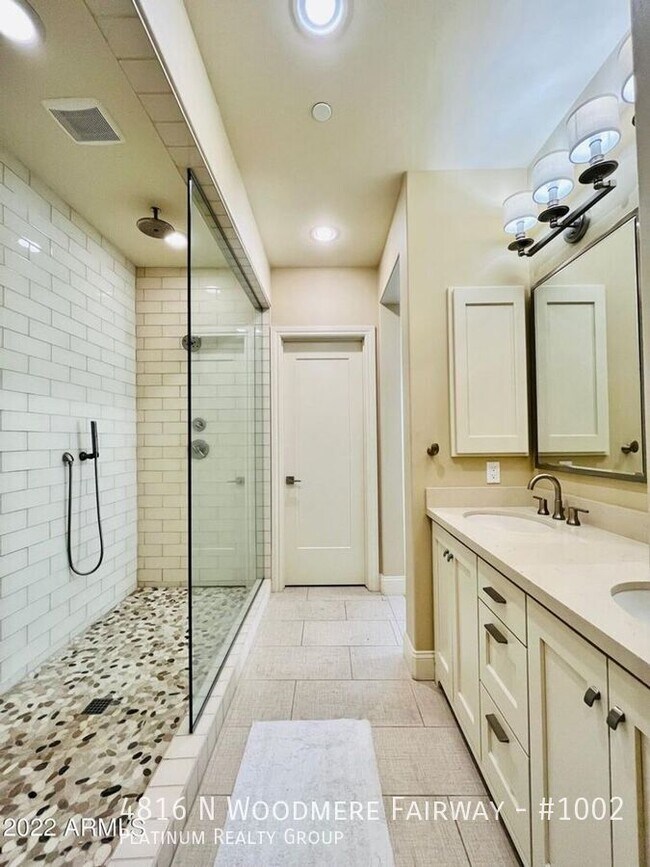 Building Photo - 4816 N Woodmere Fairway