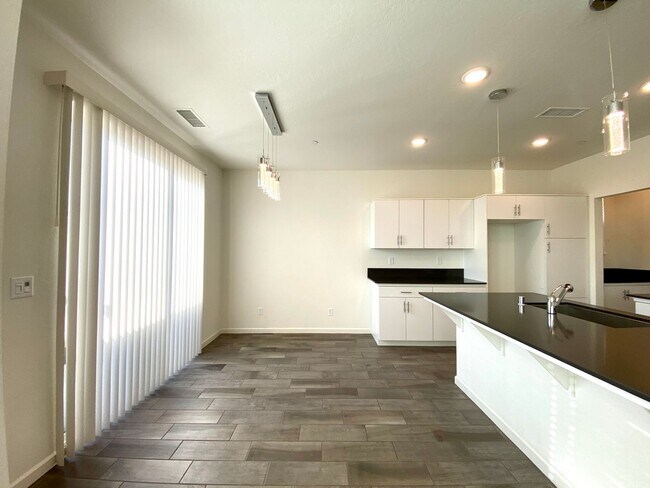 Building Photo - $2,195, 3 Bedroom In Gated Community with ...
