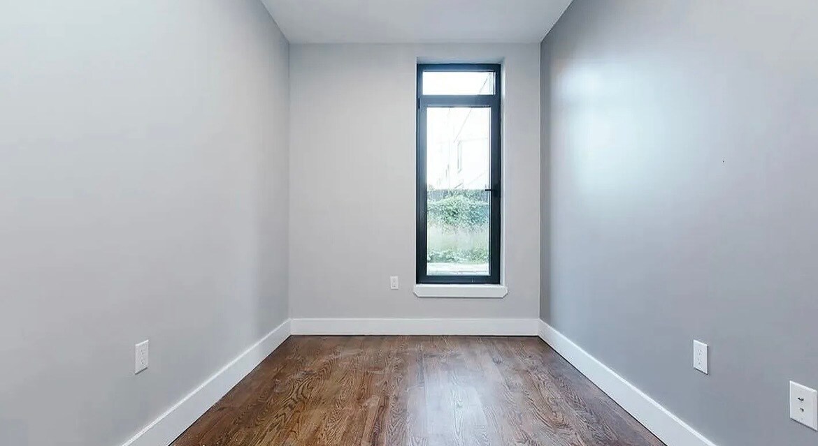 Building Photo - 294 Powers St