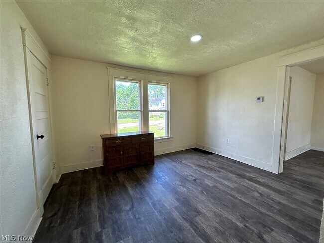Building Photo - 1317 Plum St