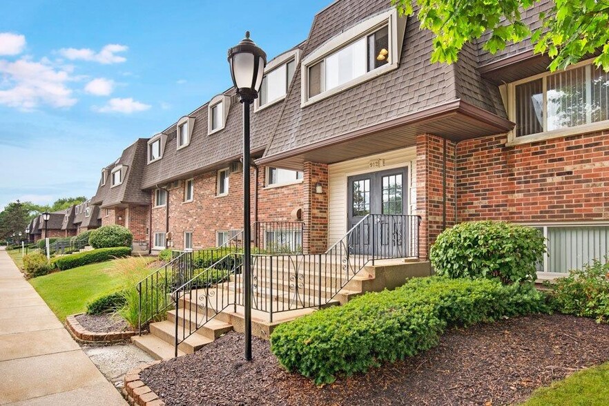 Primary Photo - Blackhawk Apartment Homes