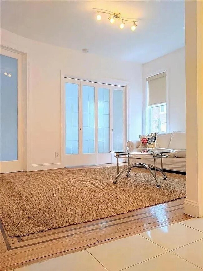 Building Photo - 7812 Hudson Ave