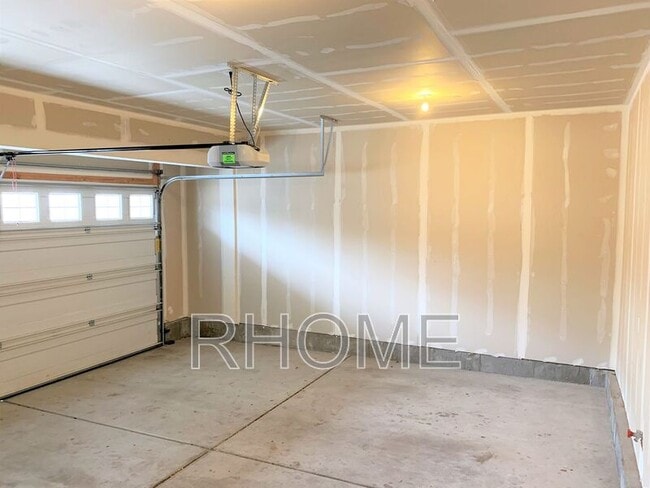 Building Photo - 14257 S. Sidehill Lane