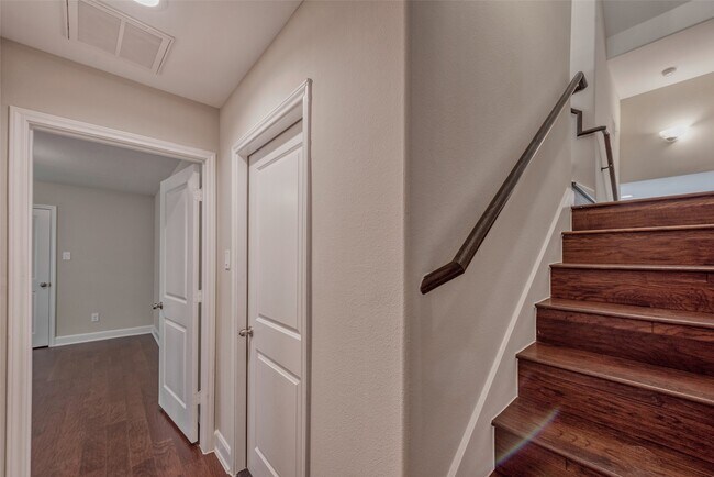 Building Photo - 4135 Du Pont St