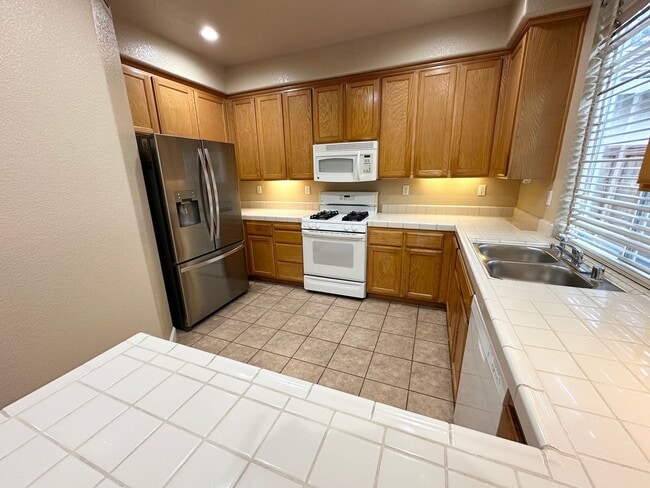 Building Photo - Beautiful Natomas Park Home – 5 Bed / 3 Bath, new interior paint, 2 story!