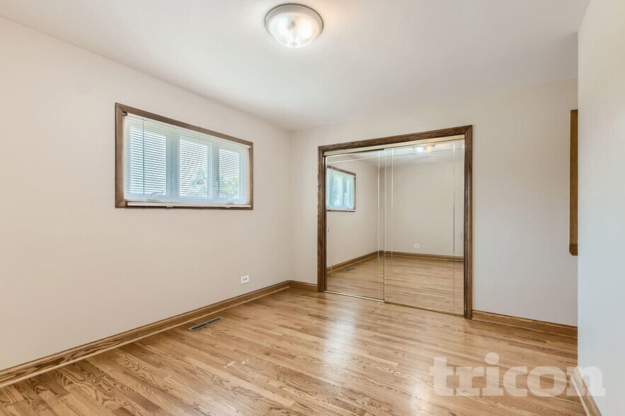 Building Photo - 8147 N Chester Ave