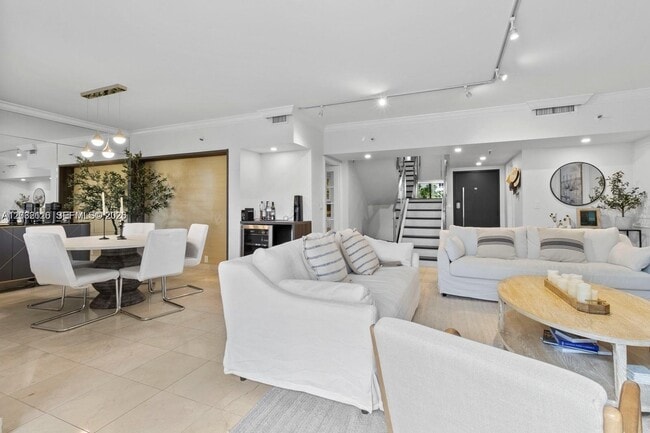Building Photo - 520 Brickell Key Dr