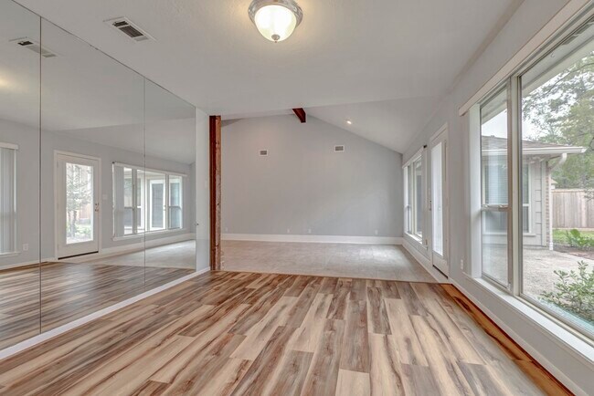 Building Photo - 17 Wishbonebush Rd