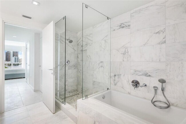 Building Photo - 401 N Birch Rd